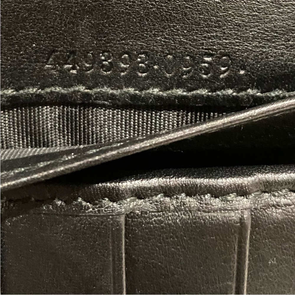 🔥 Gucci Black Embossed Women's Wallet - Picture 5 of 12